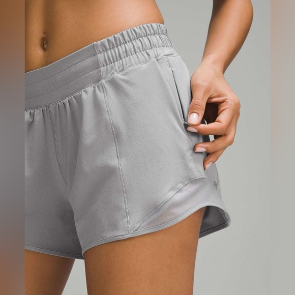 C - Lululemon Hotty Hot Low-Rise Lined Short 4" - Picture 5 of 7